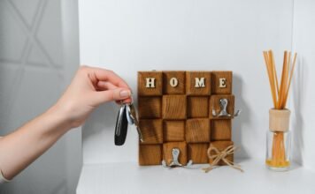 DIY Wall Mounted Key Holder for Entryway Organization